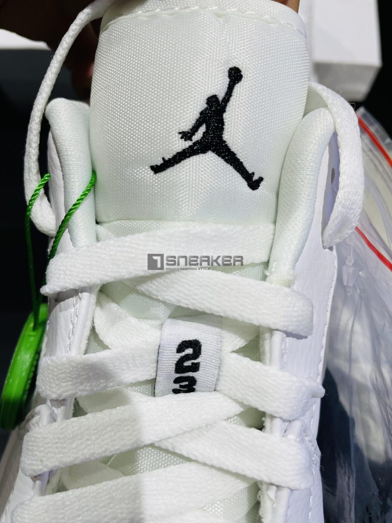 Dây giày và logo ở lưỡi gà Nike Air Jordan Trắng 1 Low Triple White REP 1:1