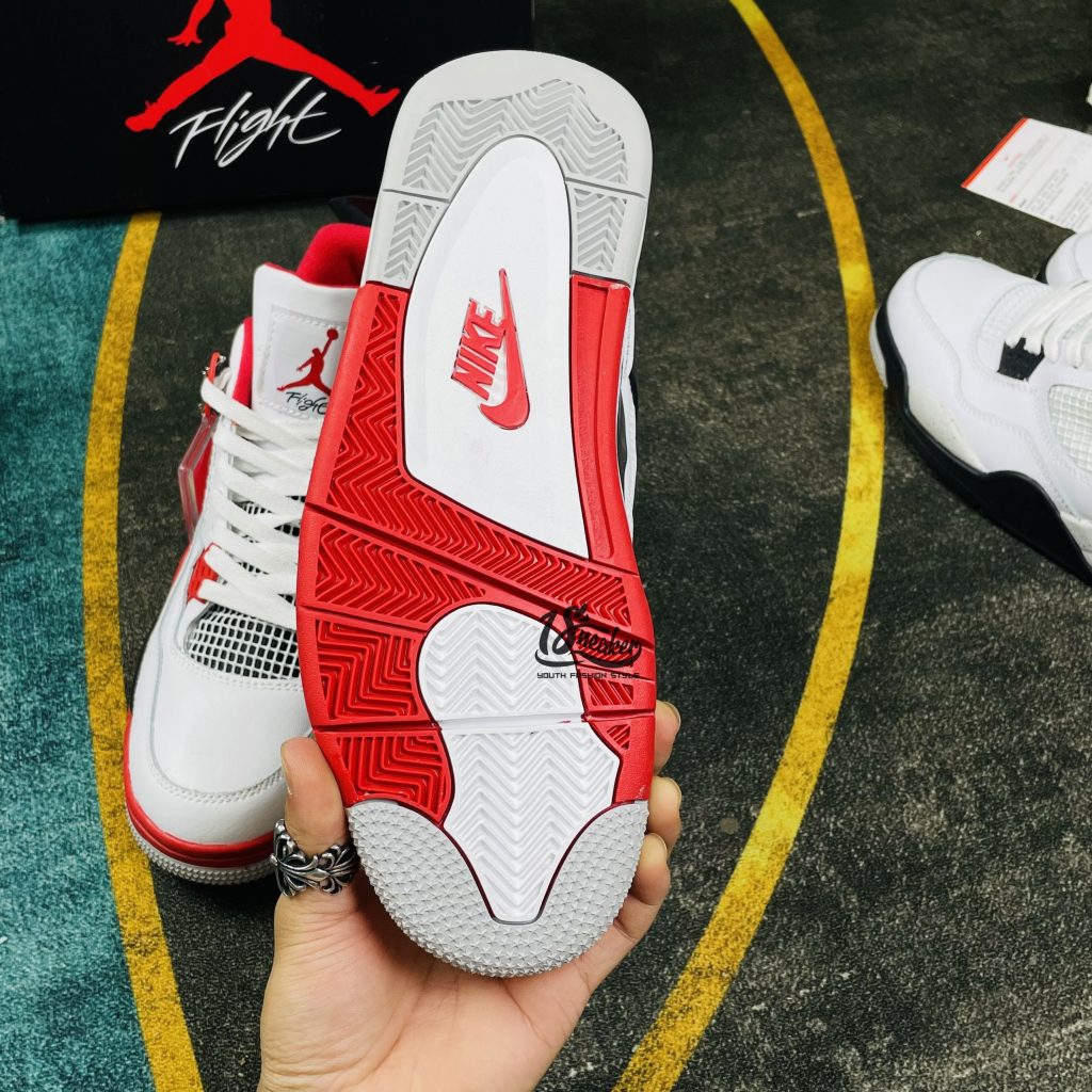 Đế giày jordan 4 trắng đỏ với logo đỏ Nike