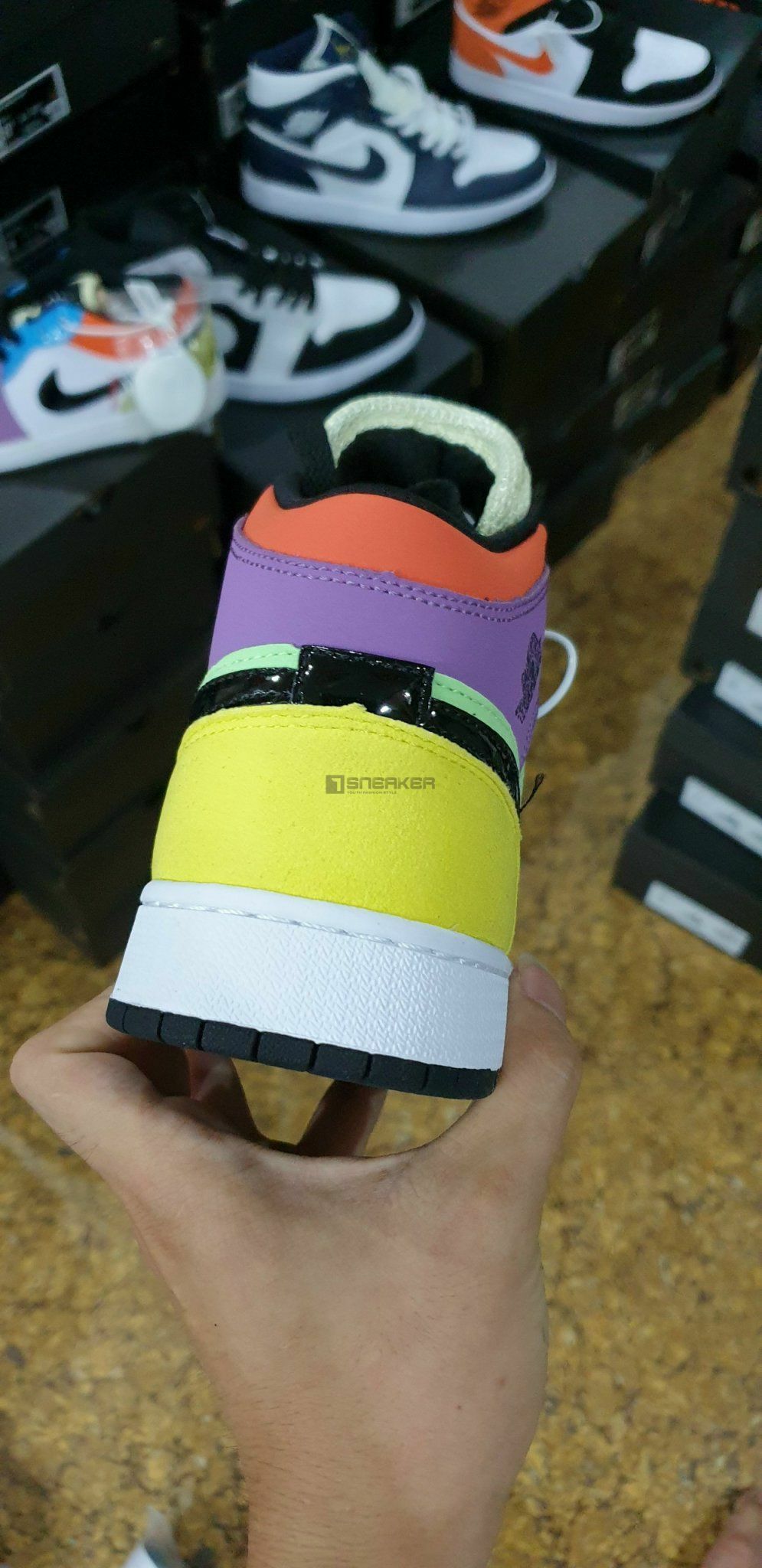 gót và đàng sau giày Nike Air Jordan 1 Mid SE Multi Color sẽ là sự lựa chọn hoàn hảo