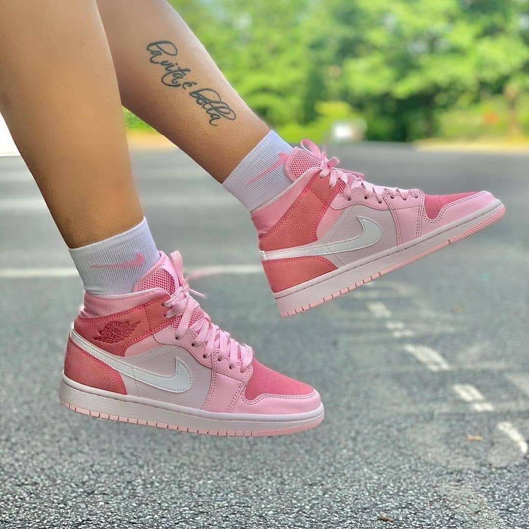 Giày Nike Air Jordan 1 Digital Pink