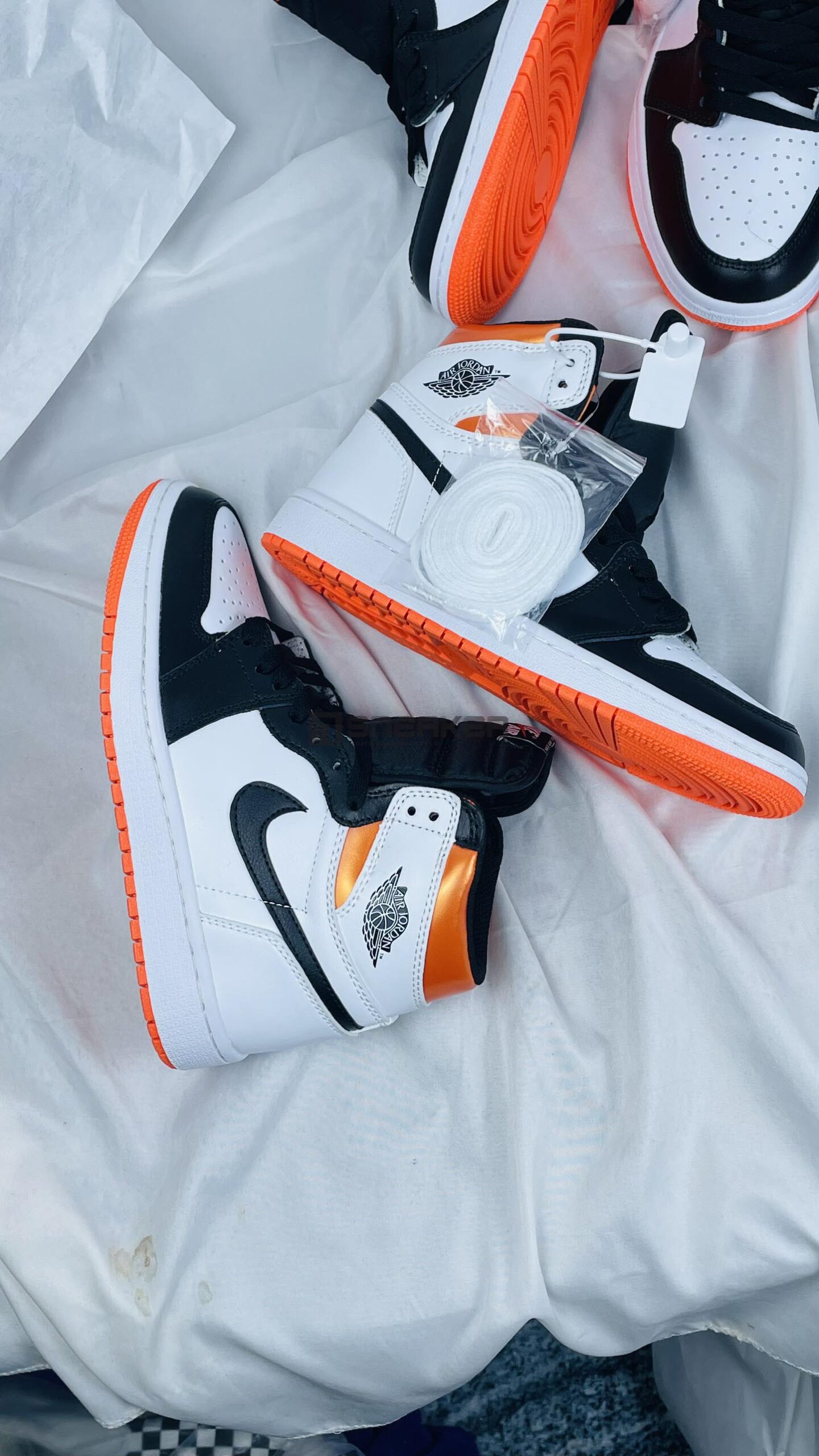 Giày Nike Air Jordan 1 Retro High OG Electro Orange + bộ giây màu trắng chất lừ