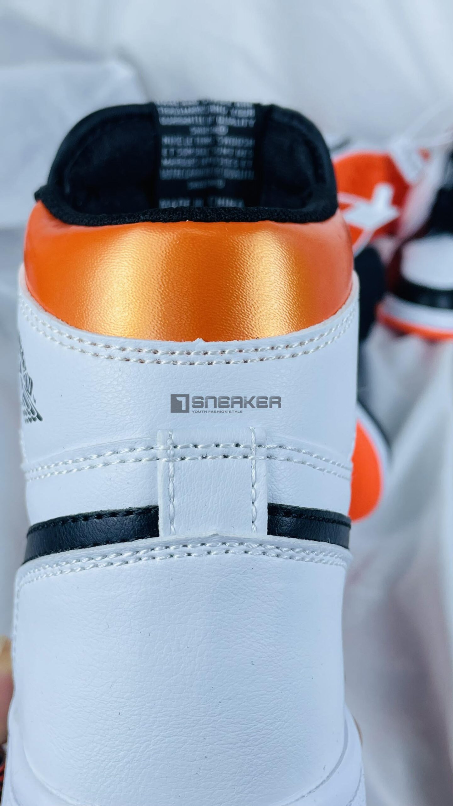Giày Nike Air Jordan 1 Retro High OG Electro Orange phần mông và da thêu rất chất lượng