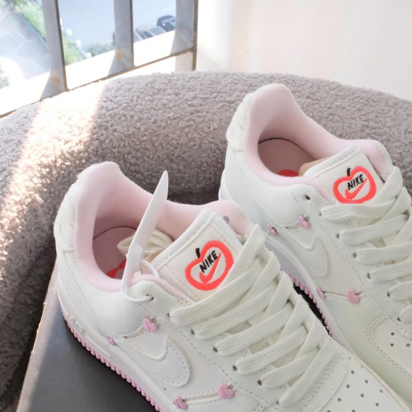 giay nike air force 1 07 lx wmns valentines day hv5992 111 5