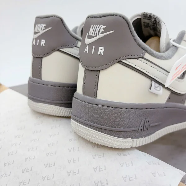 Nike Air Force 1 Low 07 Crock Grey - Mặt sau giày