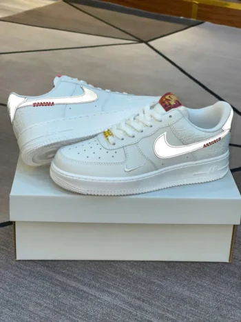 Nike Air Force 1 Low Year Of The Snake - Tem 'Year Of The Snake' trên lưỡi gà