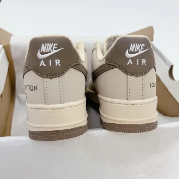 Nike Air Force 1 Louis Vuitton Brown Cream - Mặt sau giày, chi tiết LV