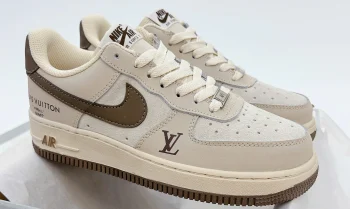 Nike Air Force 1 Louis Vuitton Brown Cream - Góc nhìn bên hông, họa tiết Monogram LV