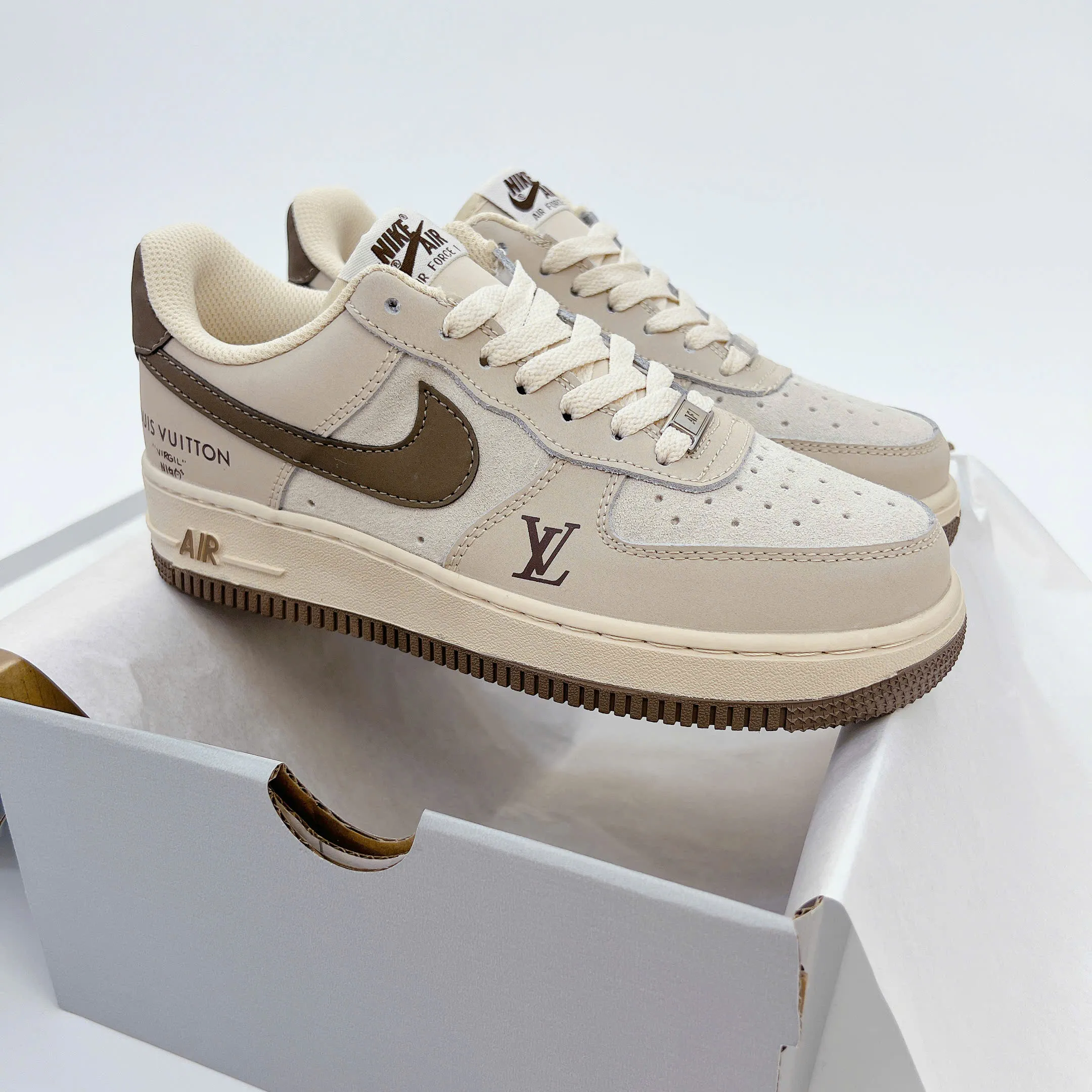 Nike Air Force 1 Louis Vuitton Brown Cream - Khi mang trên chân (phong cách thời trang)