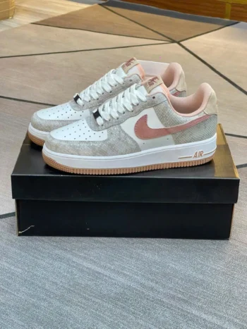 Nike Air Force 1 Low Canyon Rust Snakeskin - Chi tiết logo Nike