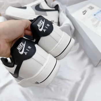 Nike Air Force 1 Upstep Black White - Mặt sau giày
