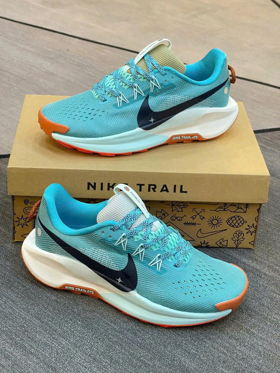Giày chạy bộ Nike Running Reactx Pegasus Trail 5 màu xanh, góc nhìn từ phía sau