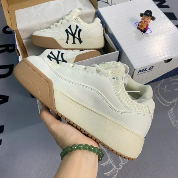 giay mlb chunky wide new york yankees 10
