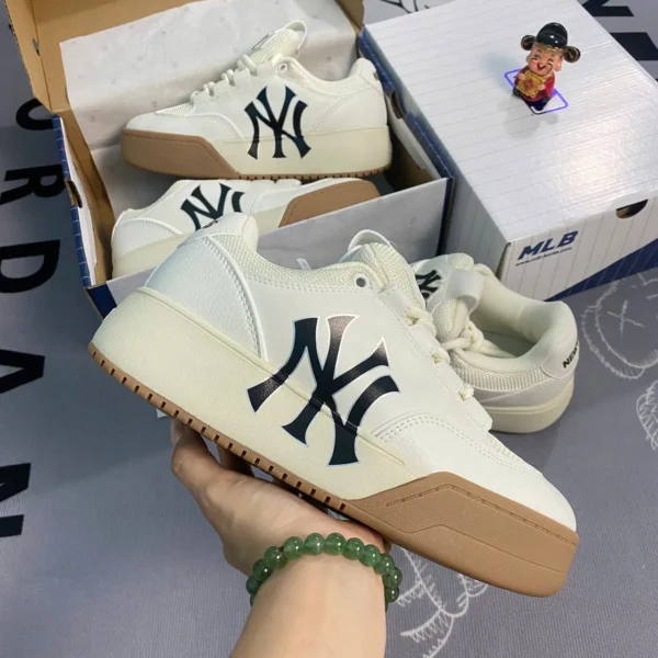 giay mlb chunky wide new york yankees 4