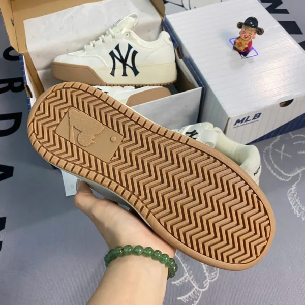 giay mlb chunky wide new york yankees 7