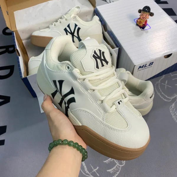 giay mlb chunky wide new york yankees 9