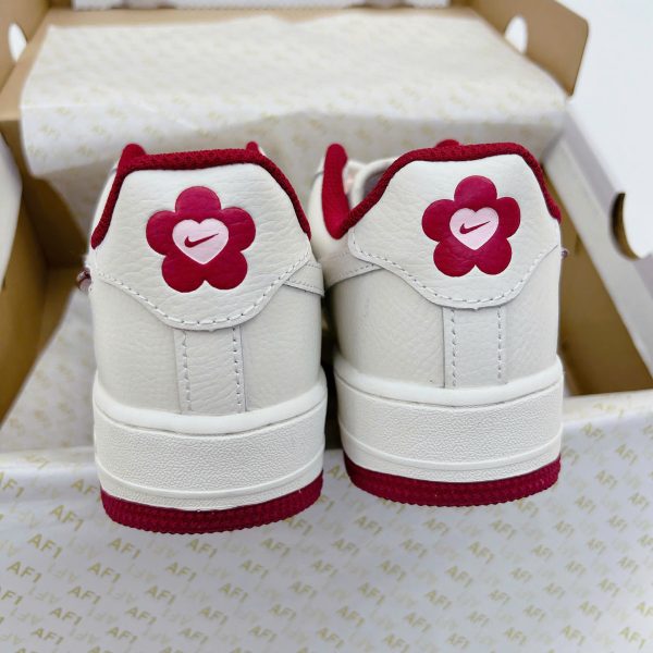Giay Nike Air Force 1 Low Valentines Day Glitter Swoosh 2024 FZ5068 161 4