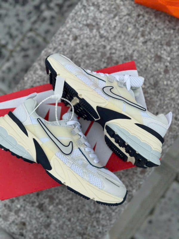 Giay Nike V2K Run Runtekk ‘Summit White Navy WMNS FD0736 102 1