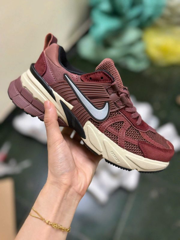 Giay Nike V2K Run ‘Dark Pony FN6703 201 1