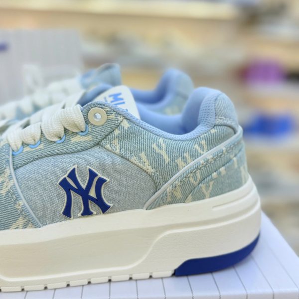 Giay MLB Nam Nu co thap Chunky Liner Denim Classic Mono Xanh Dam 2