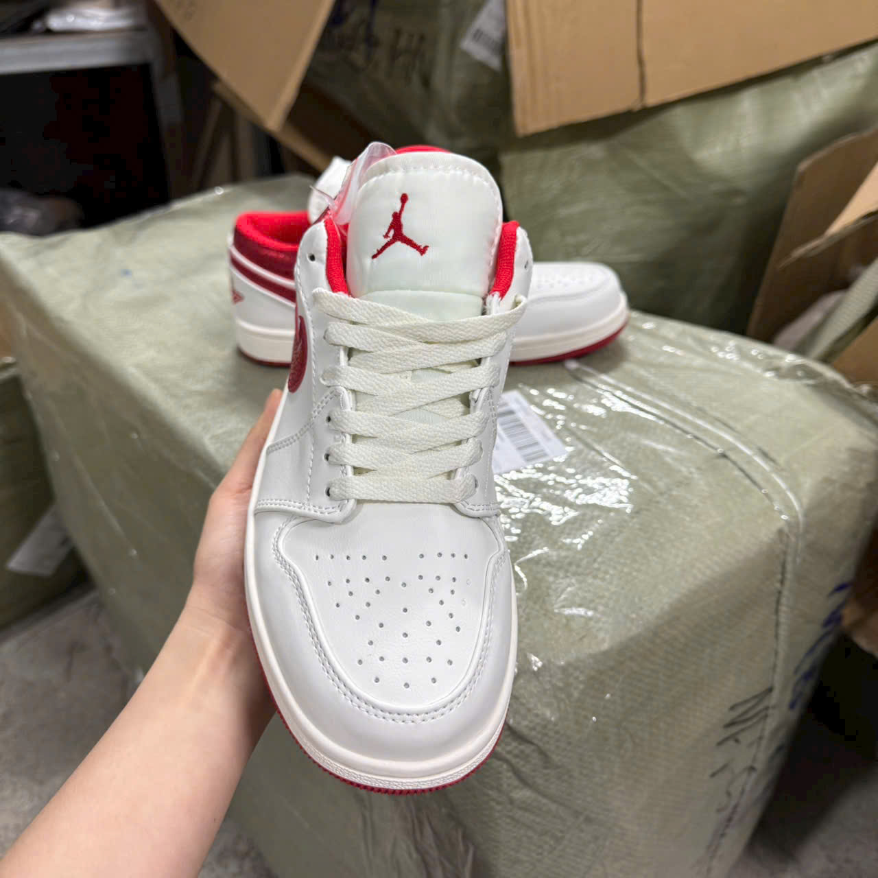 Giày Air Jordan 1 Low ‘Metallic Red Swoosh’ HJ9338-106 Giay Air Jordan 1 Low ‘Metallic Red Swoosh HJ9338 106 10