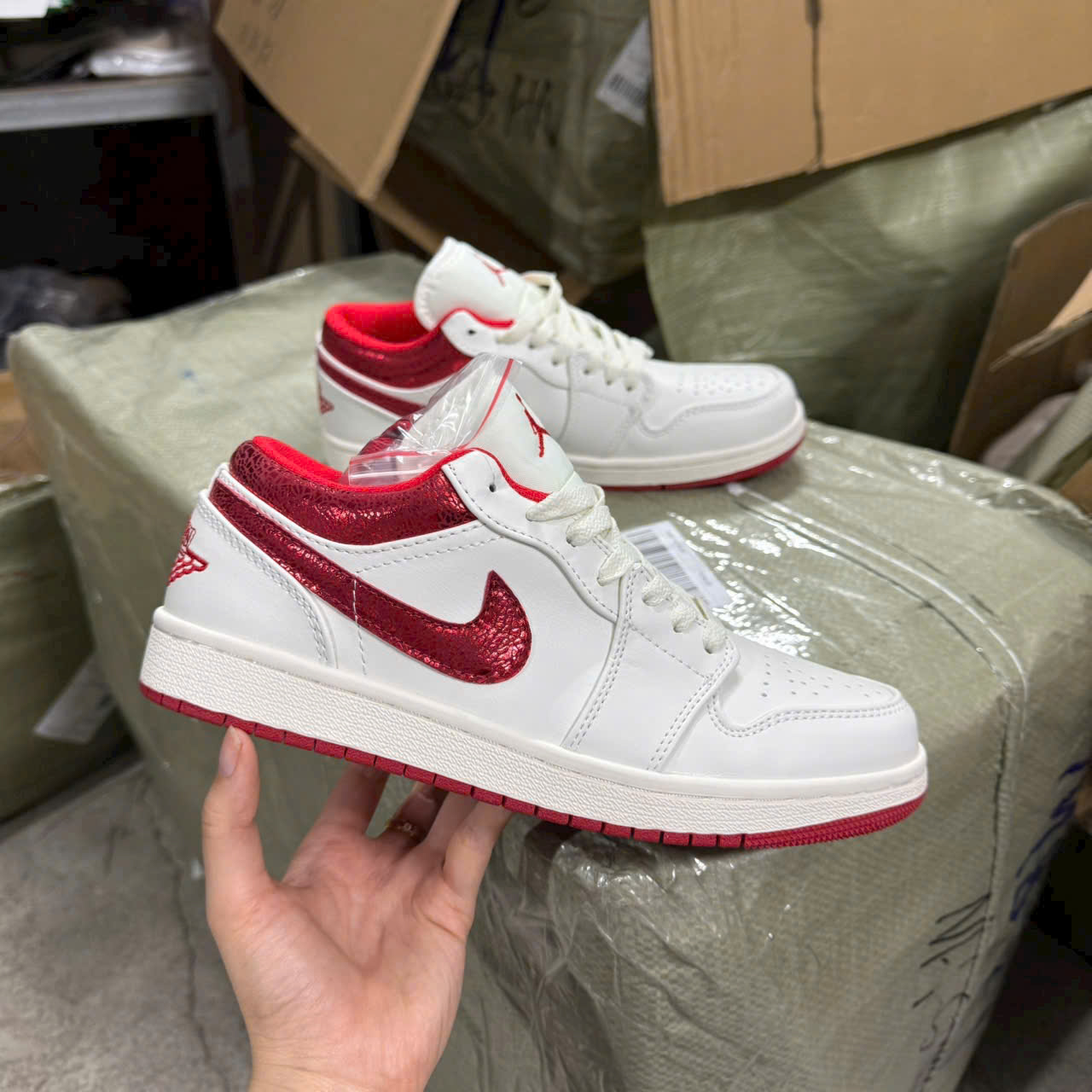 Giày Air Jordan 1 Low ‘Metallic Red Swoosh’ HJ9338-106 Giay Air Jordan 1 Low ‘Metallic Red Swoosh HJ9338 106 12