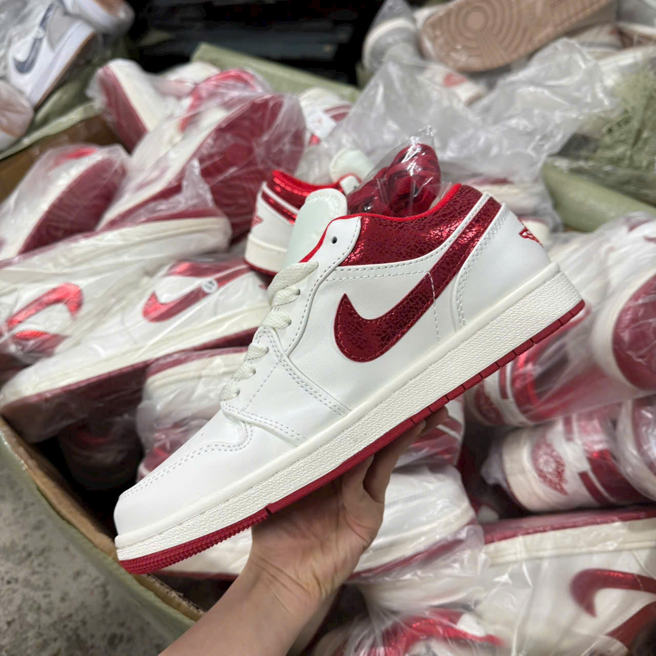 Giày Air Jordan 1 Low ‘Metallic Red Swoosh’ HJ9338-106 Giay Air Jordan 1 Low ‘Metallic Red Swoosh HJ9338 106 5