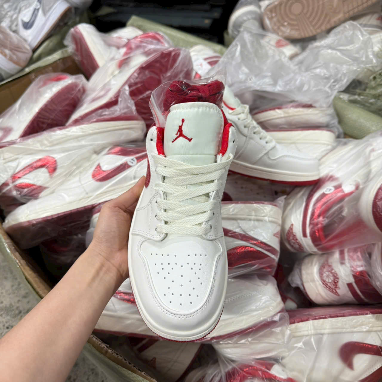 Giày Air Jordan 1 Low ‘Metallic Red Swoosh’ HJ9338-106 Giay Air Jordan 1 Low ‘Metallic Red Swoosh HJ9338 106 6