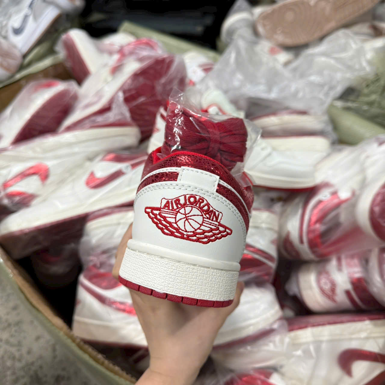 Giày Air Jordan 1 Low ‘Metallic Red Swoosh’ HJ9338-106 Giay Air Jordan 1 Low ‘Metallic Red Swoosh HJ9338 106 7