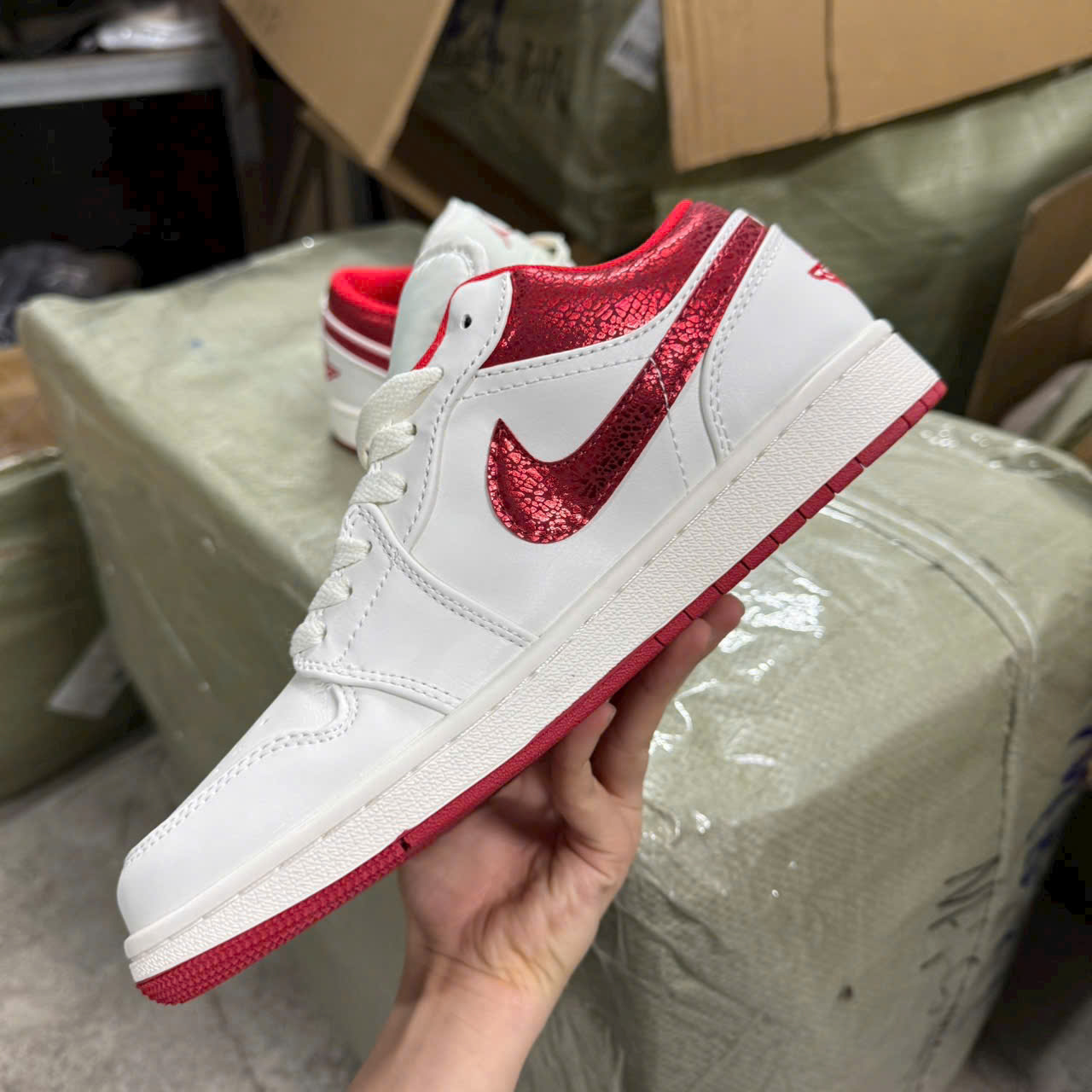 Giày Air Jordan 1 Low ‘Metallic Red Swoosh’ HJ9338-106 Giay Air Jordan 1 Low ‘Metallic Red Swoosh HJ9338 106 9