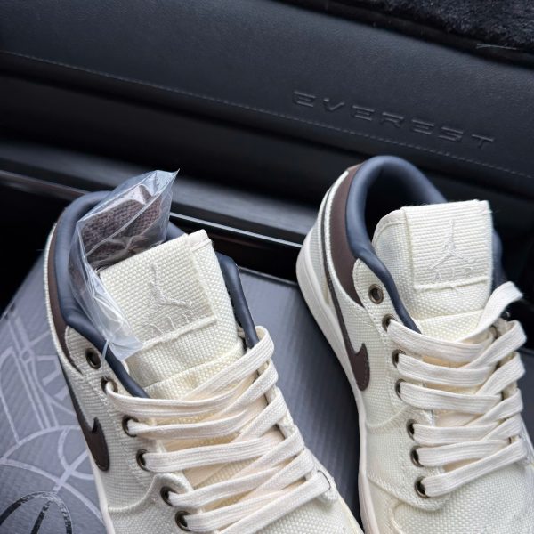 Giay Nike Air Jordan 1 Low Premium ‘Pale Ivory Baroque Brown IB8058 110 4